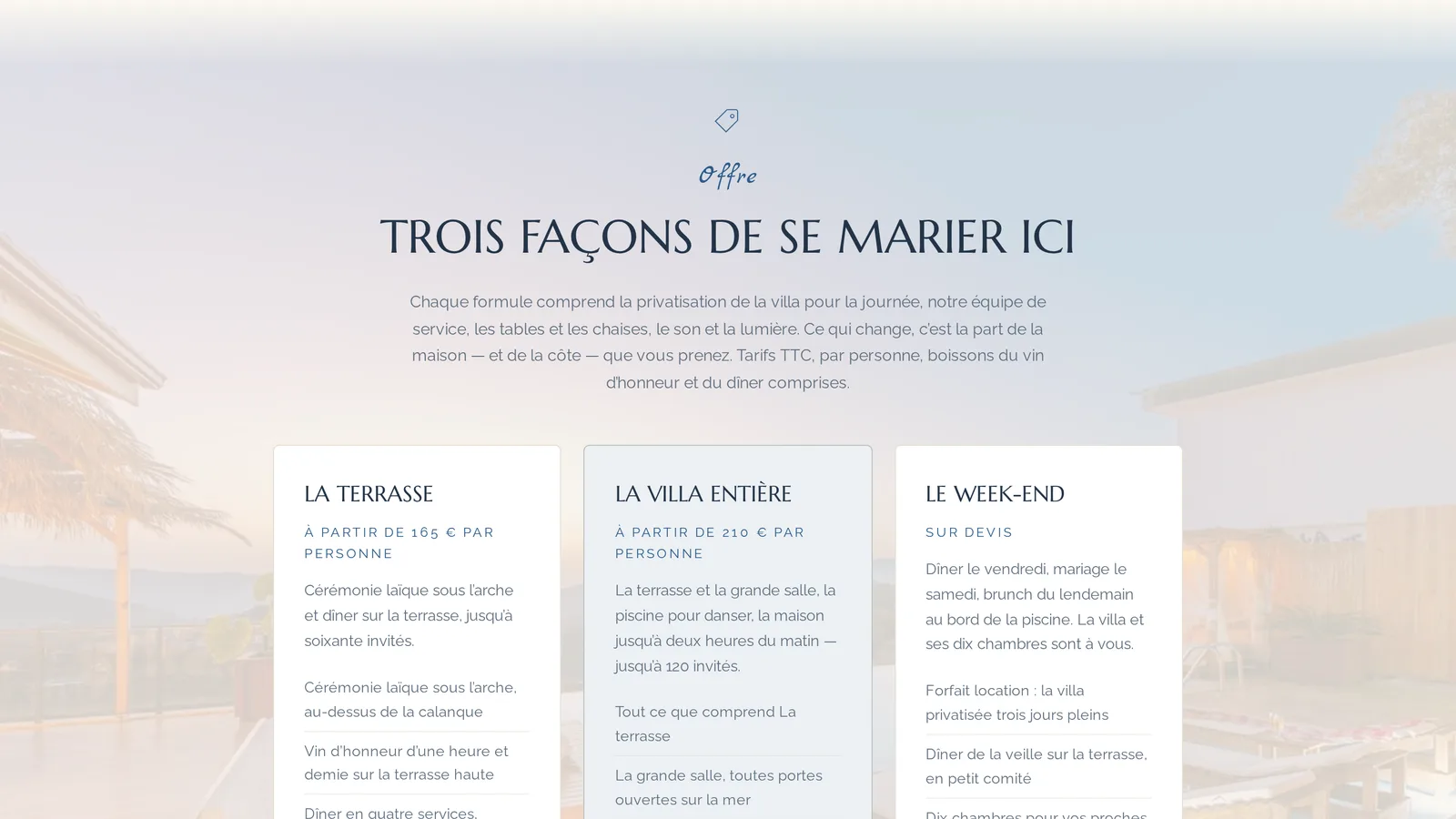 La section Offre sur une page d’événement : trois cartes de formules, chacune avec un nom, une ligne « à partir de » et la liste de ce qu’elle comprend.