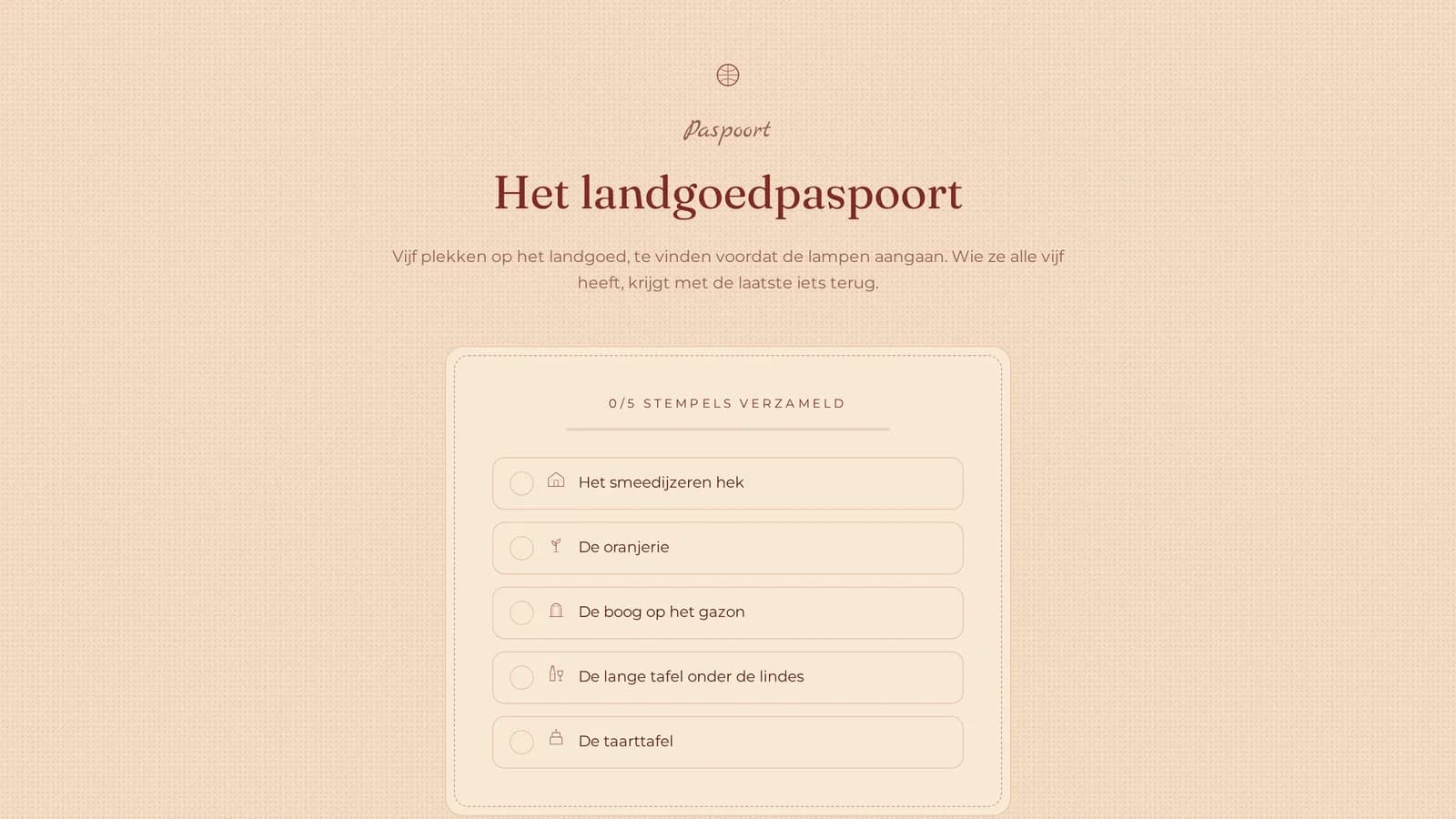 Het eventpaspoort op een telefoon: een raster met stops met getekende iconen, een deel al verzameld, en het scherm dat de beloningscode onthult.